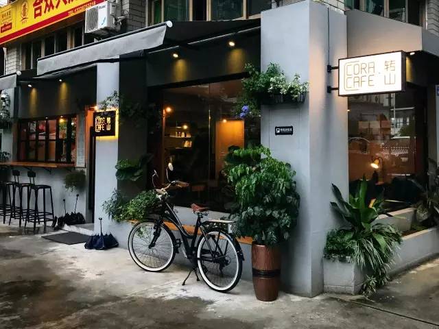 余苑绮最新探店之旅，小巷特色小店的魅力美味