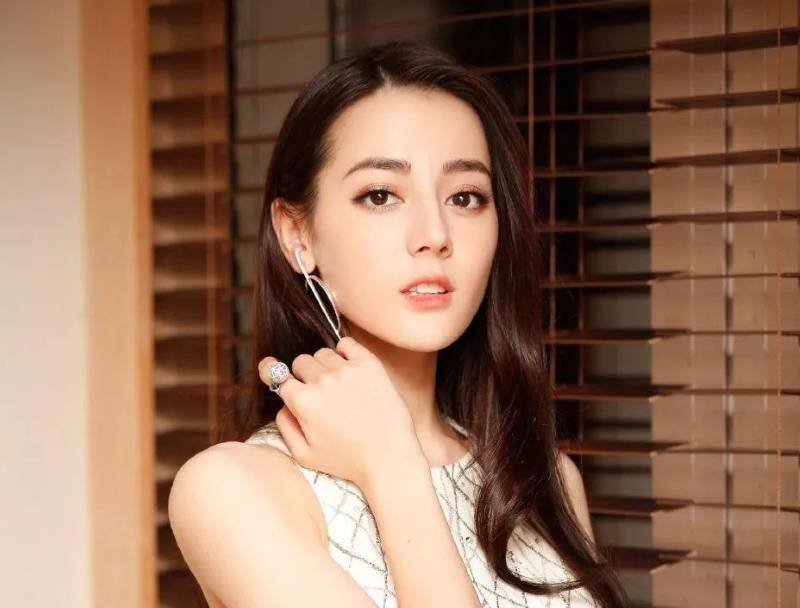 巴音，演艺界的耀眼之星
