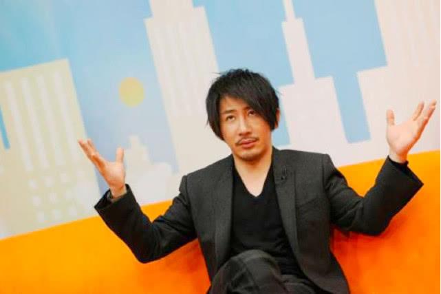 刘谦最新魔术，变化中的艺术，展现自信与成就感的魔法表演